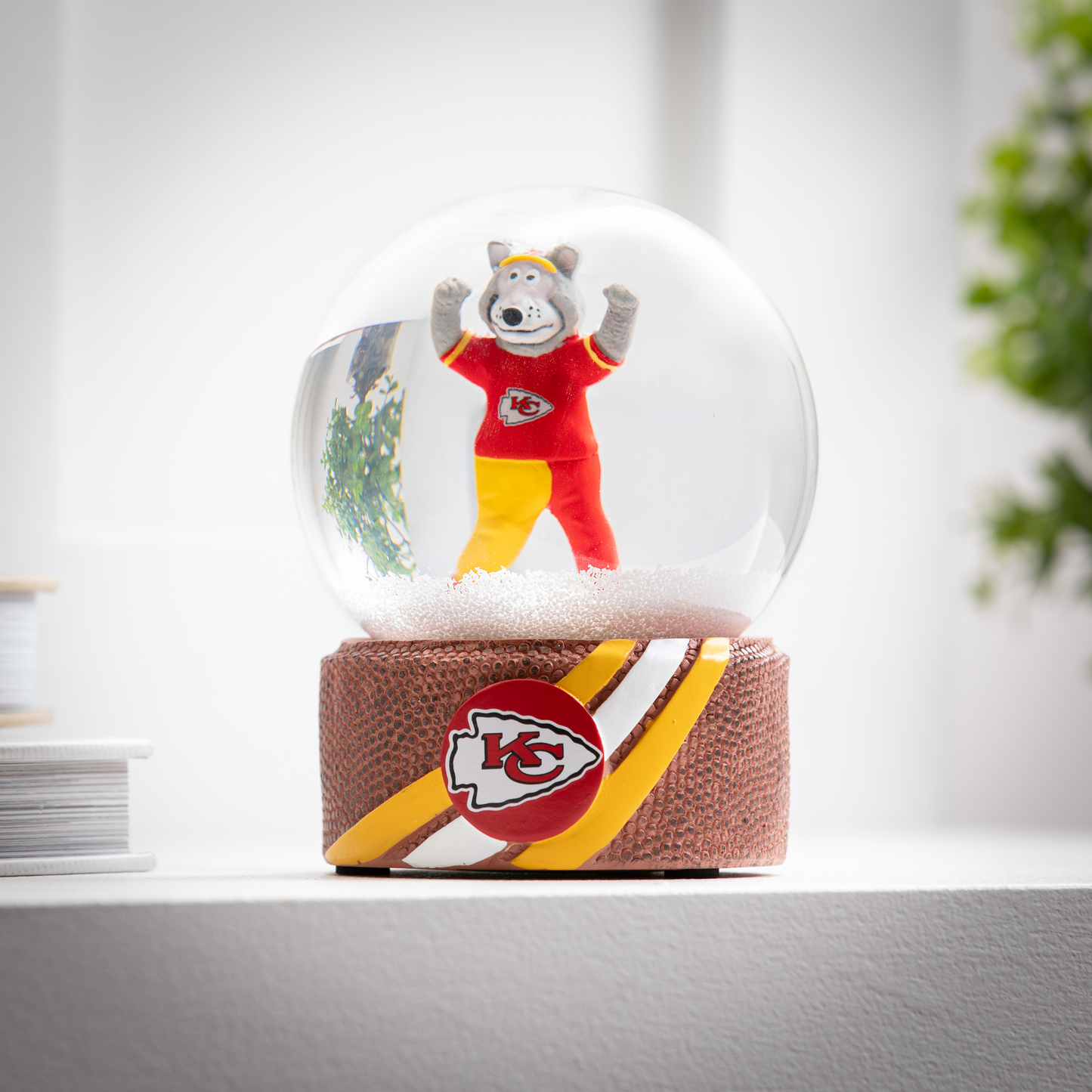 KANSAS CITY CHIEFS  MASCOT WATER GLOBE