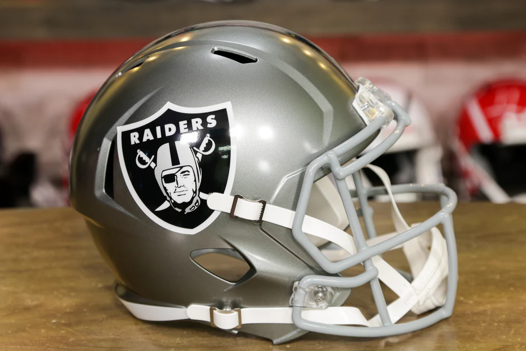 LAS VEGAS RAIDERS AUTHENTIC FLASH FULL-SIZE SPEED HELMET