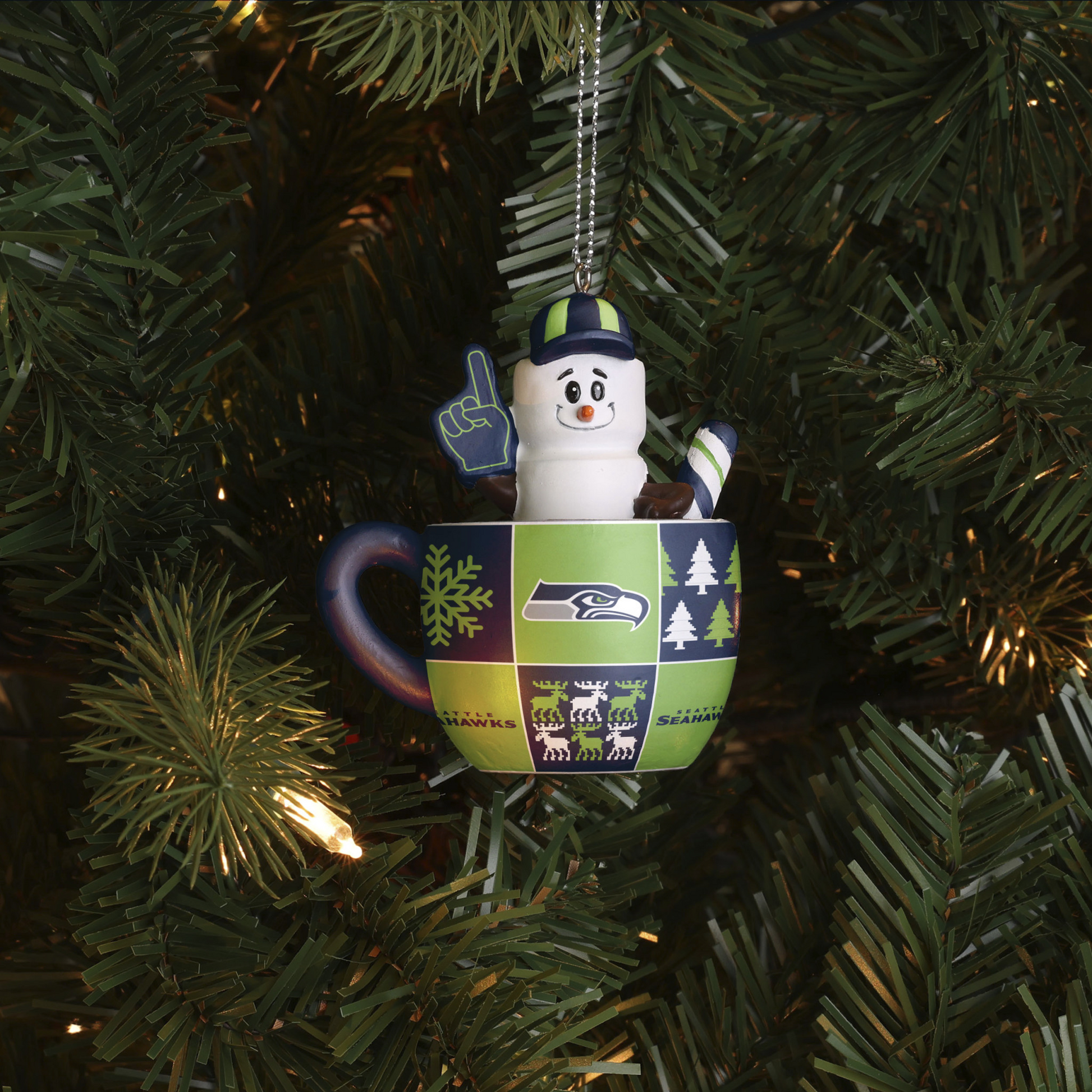 Seattle Seahawks cup and 2024 ornamnet